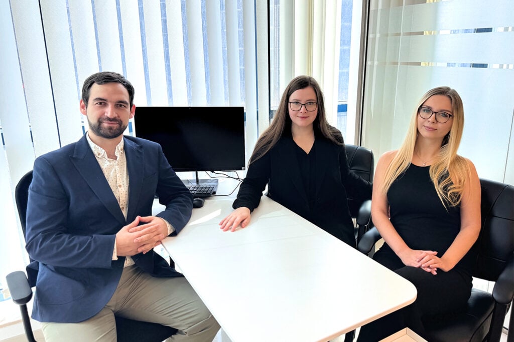 Специалисты компании Uniwide